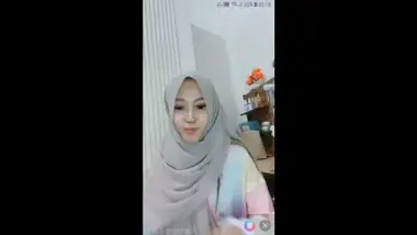 Bokep Jilbab Pink Ukhti Colmek Viral Tanpa Blur HD Hot poster
