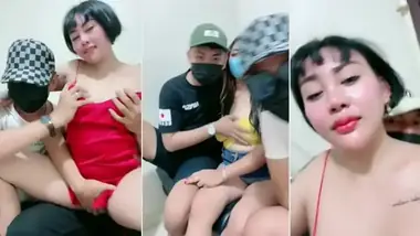 Bokep Live Tante Kina Diewe 2 Brondong Sambil Mabok Gila Beneran poster
