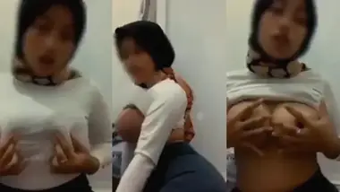 Hijab Indo Remas Toket Gede Bulat Sampe Memek Basah poster