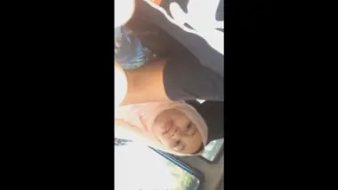 Skandal Pasangan Jilbab Indo Berawal Dari Dalam Mobil Viral poster